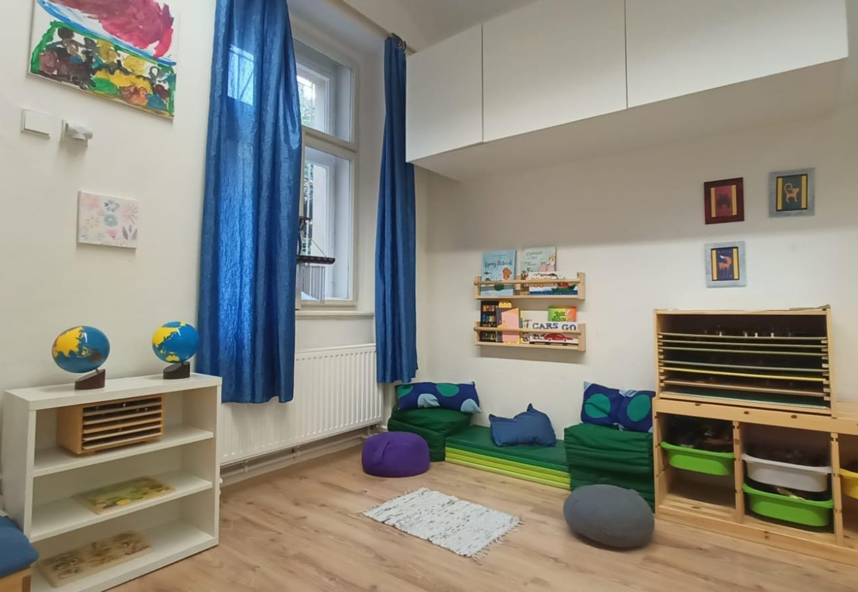JDEMPOHYBEM dětských jeslích